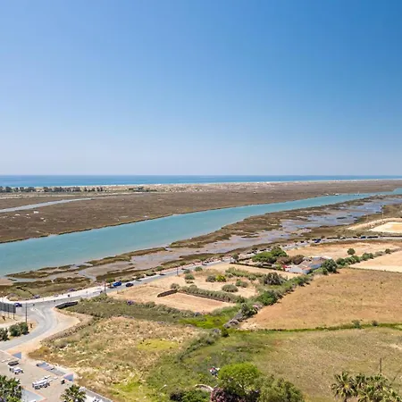 شقة Balsa, Village